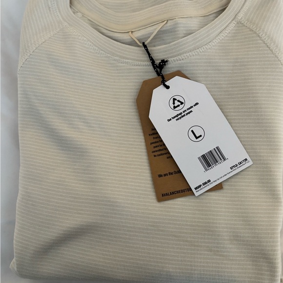 Avalanche Outdoor Supply Top - Picture 8 of 10